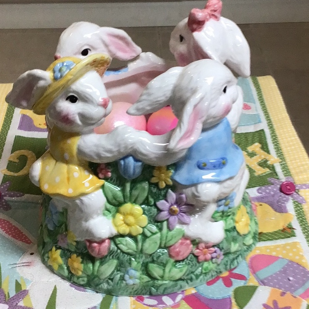 EASTER CERAMIC DECORATIVE CENTERPIECE